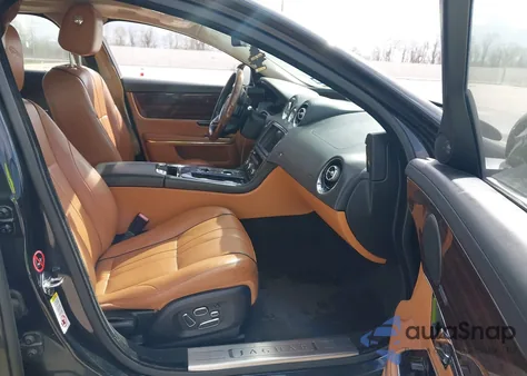 2013 Jaguar Xj z USA, uszkodzony, nr VIN SAJWJ1CD0D8V48391